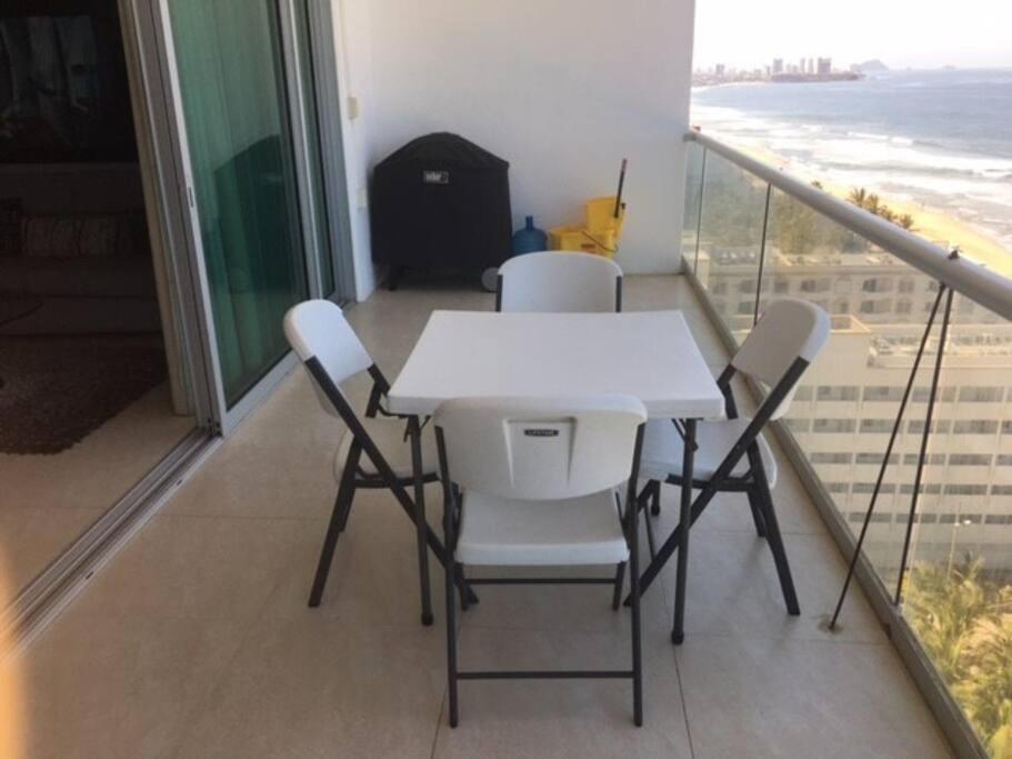 Beautiful 3 Bedroom, Fully Furnished, On The Beach Mazatlán Buitenkant foto
